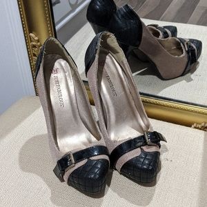 Black and beige contrast pumps